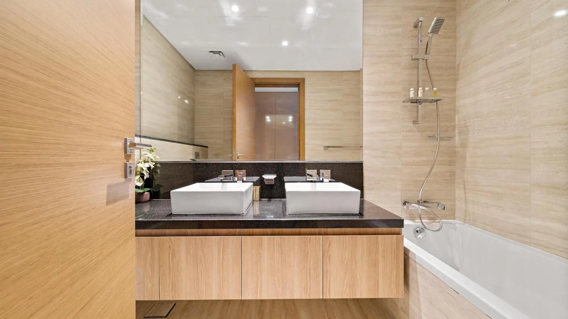 Stylish 2Br In Business Bay Canal View Pool & Gym Dubaï
